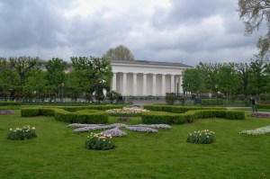 The glorious Volksgarten is not so inviting in the pouring rain.